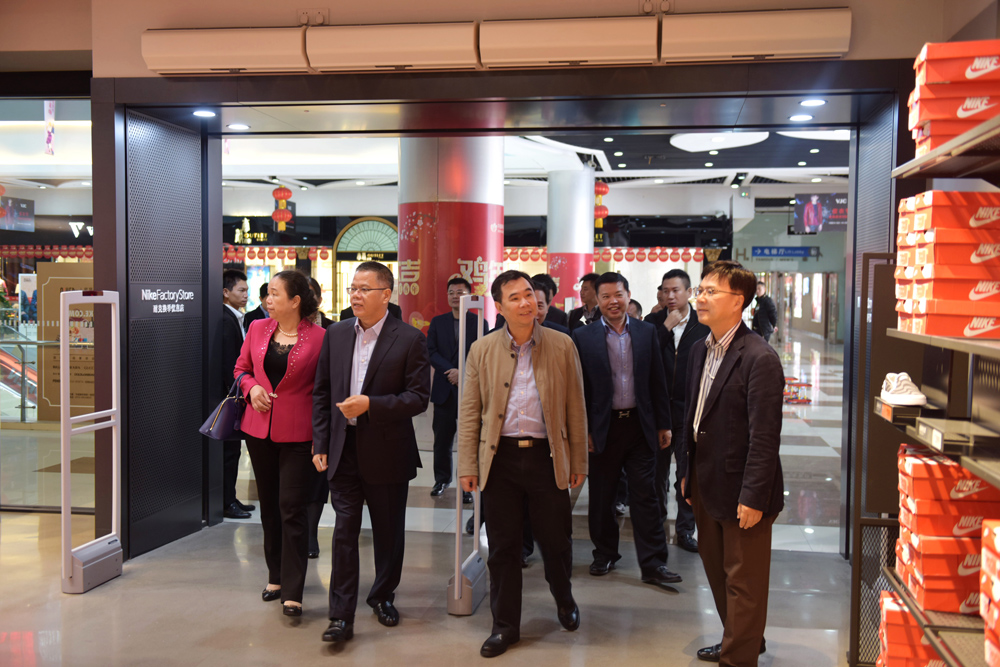 揭阳市委常委、普宁市委书记张时义一行到访华南城、华耀城总部